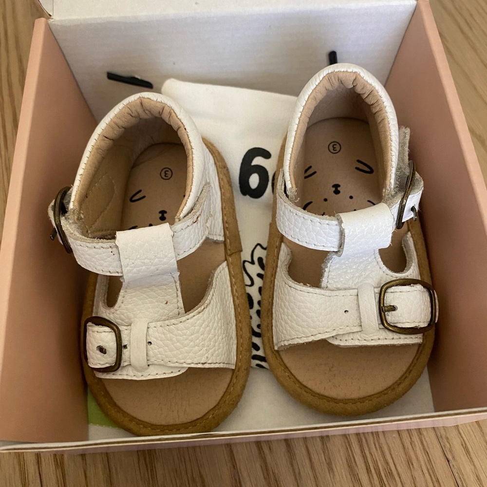 Hedgehug white baby girl sandals